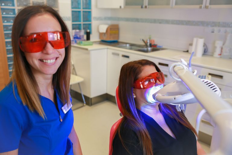 Professzionális fogfehérítés – tudnivalók a fogak orvosi fehérítéséről